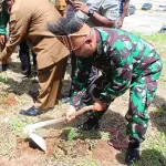 Dandim 1809/Maybrat dan Bupati Tanam Pohon Matoa, Launching Gerakan 1 Juta Pohon di Maybrat Papua Barat Daya