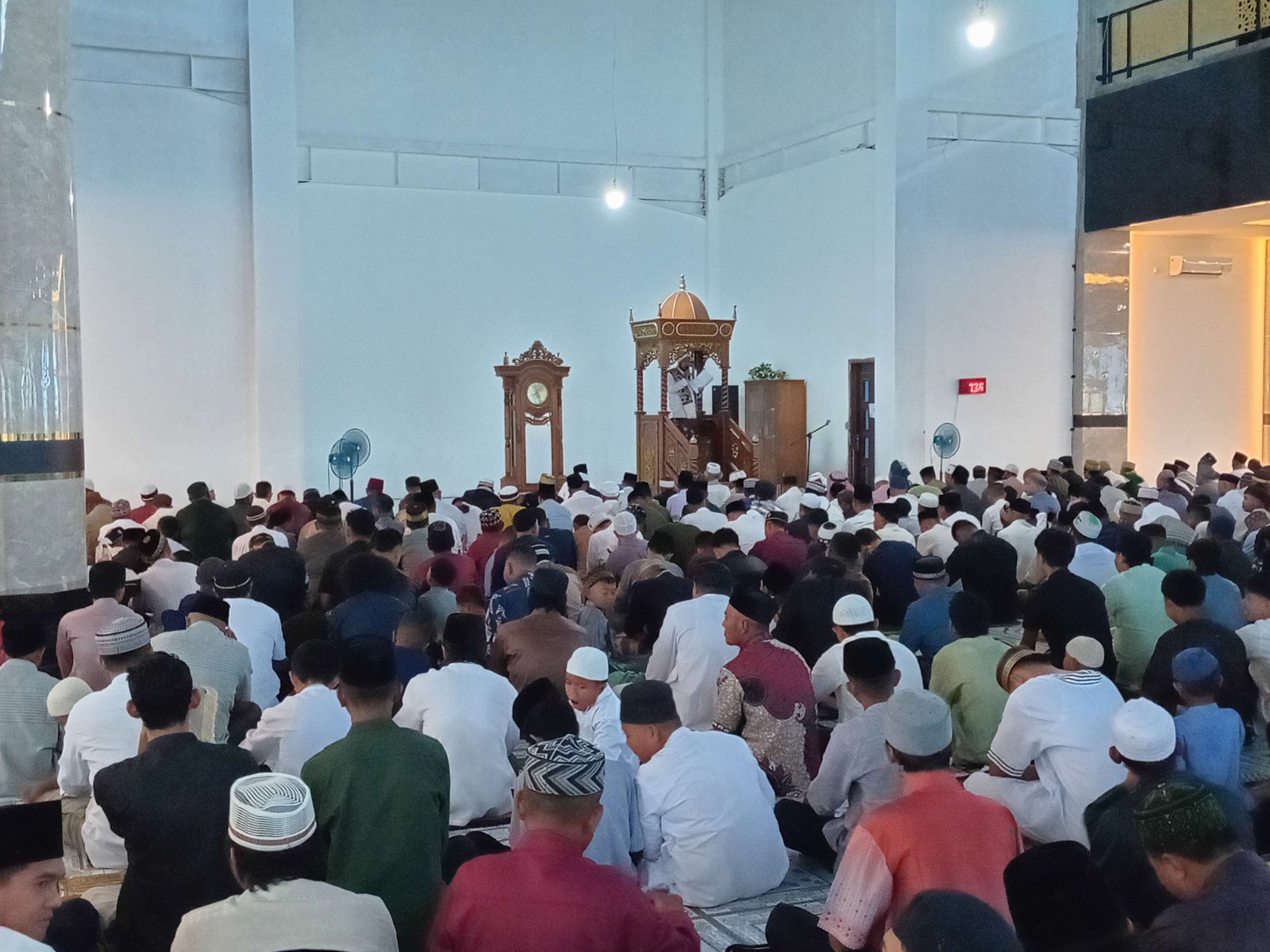 Ribuan Umat Muslim Raja Ampat Gelar Salat Idul Fitri di Masjid Agung Nurul Yaqin Waisai