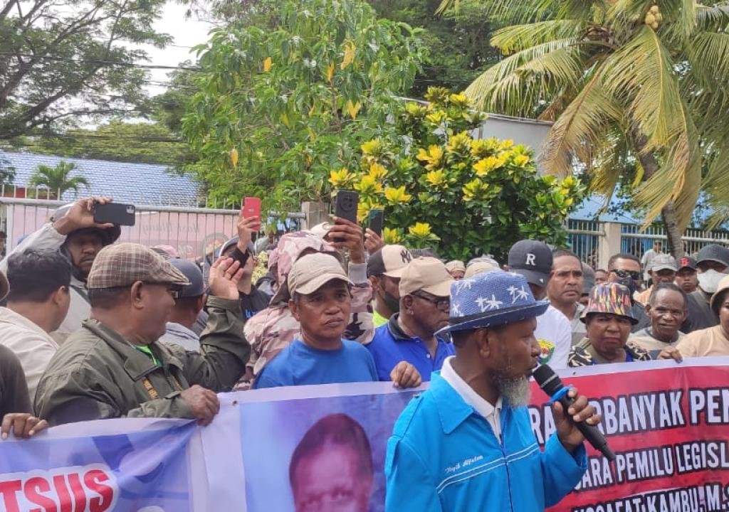 Dukung Yosafat Kambu Jadi Ketua DPR Papua Barat Daya, Suku Asli Gelar Demo