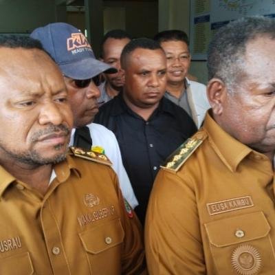 Gubernur Papua Barat Daya Elisa Kambu dan Wakilnya Kunjungi Situs Sejarah Dan Rumah Ibadah Perkuat Spiritual