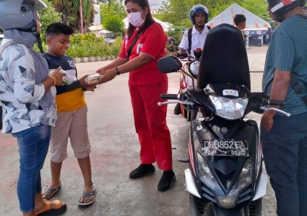 Pertamina Bersama Hiswana Migas Berikan Santunan Anak Yatim dan Berbagi Takjil di Wilayah Maluku