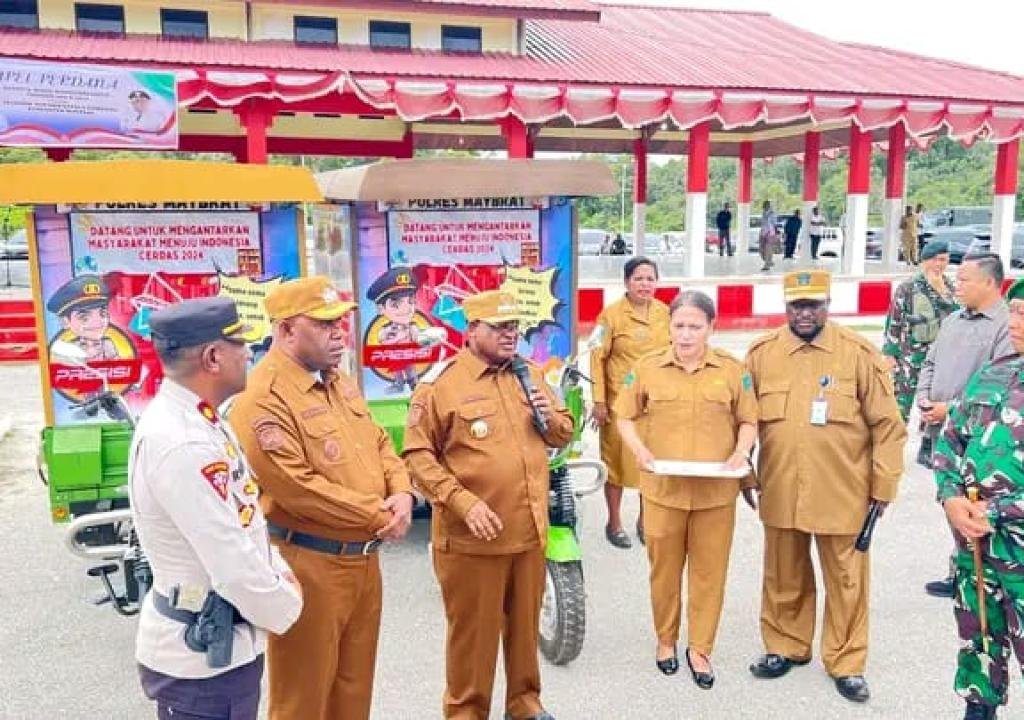 Usai Memimpin Apel Perdana, Bupati Dan Wakil Bupati Maybrat Canangkan Perpustakaan Keliling