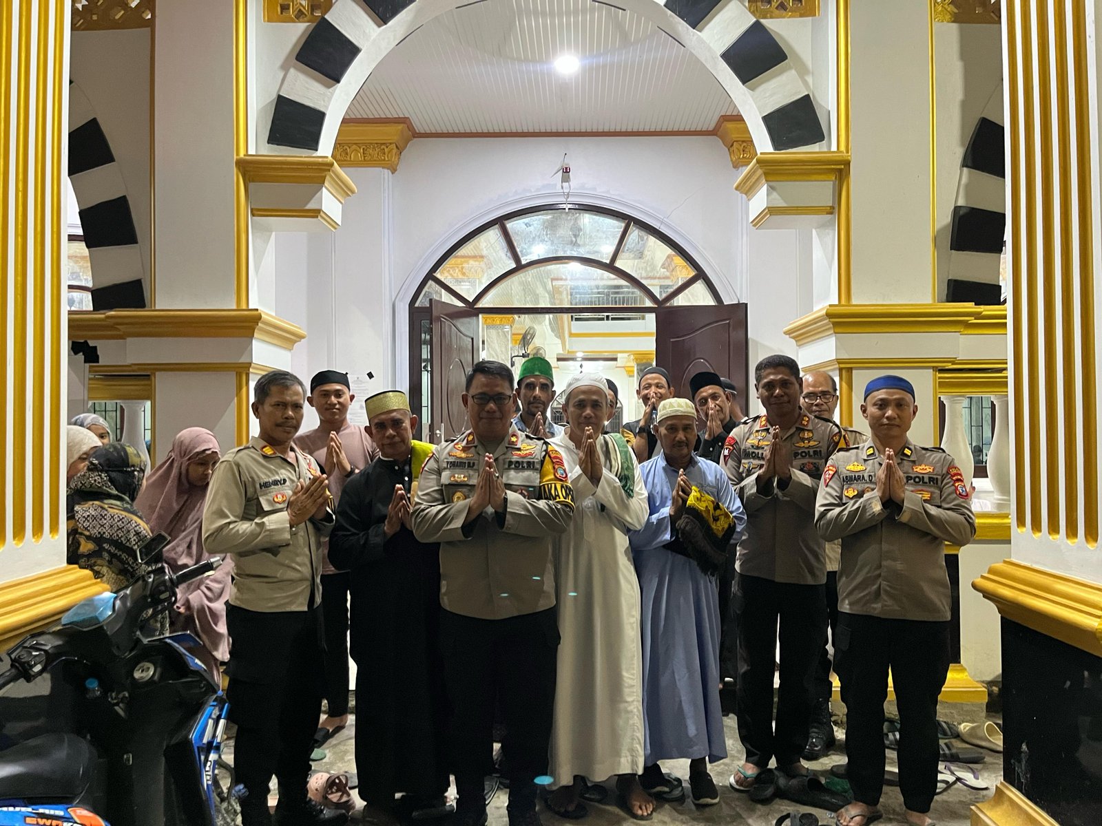Selangkah Menuju Akhir Ramadhan, Polres Sorong Selatan Gelar Tarawih Keliling di Masjid Al-Hasyim Nurul Kajase