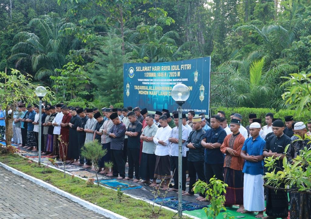 Koarmada III Gelar Sholat Idul Fitri 1446 H, Pangkoarmada III Ajak Prajurit Perkuat Iman dan Kepedulian Sosial