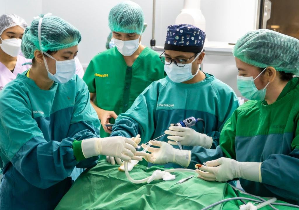 Dukungan PT Advance Medicare Corpora Wujudkan Pelayanan Medis THT di Sorong Papua Barat Daya