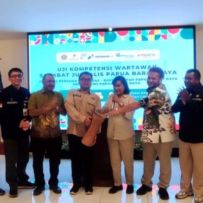 Tiga Senator Hadiri Pembukaan UKW Perdana PWI Papua Barat Daya