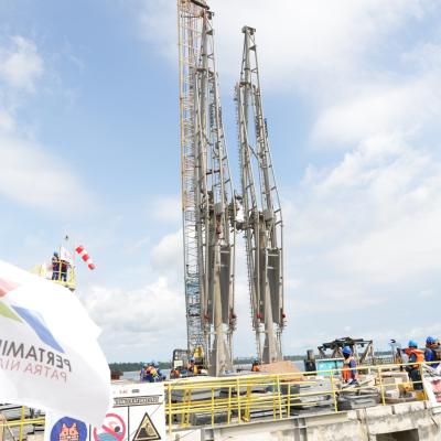 Pertamina Patra Niaga Kilang Kasim Tuntaskan Pekerjaan High Risk Erection MLA, Perkuat Peran Strategis dalam Mendorong Kemajuan Indonesia Timur