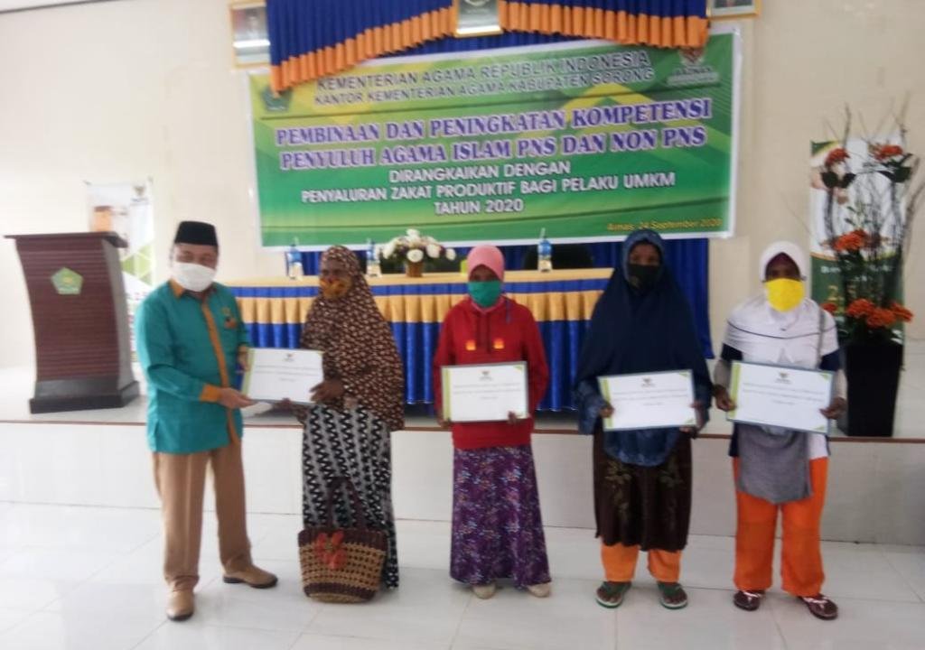 BAZNas Kabupaten Sorong Menyerahkan Bantuan Zakat Produktif Kepada 25 Pelaku UMKM