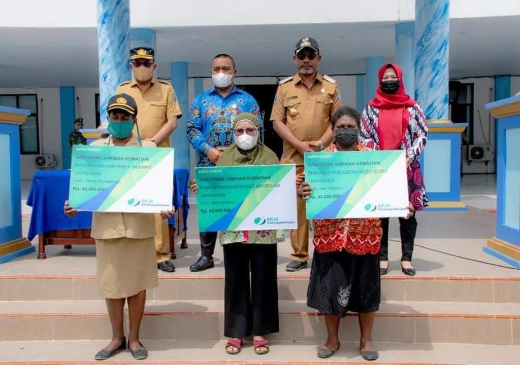 Meninggal Dunia, 3 Ahli Waris Peserta BPJAMSOSTEK Menerima Santunan