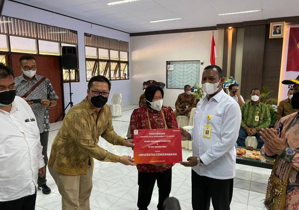 Dukung Dunia Pendidikan, Telkomsel Berikan Bantuan 20 Komputer dan 10 Modem Orbit Kepada Universitas Cenderawasih