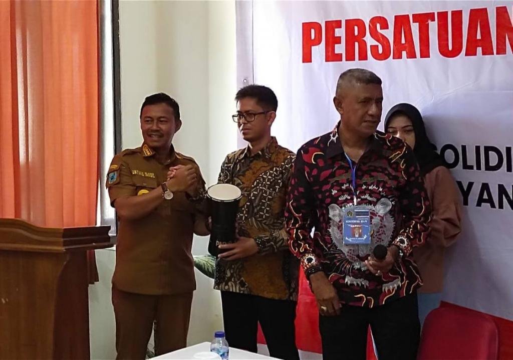 Bupati Untung Tamsil Buka Konferensi IV PWI Fakfak