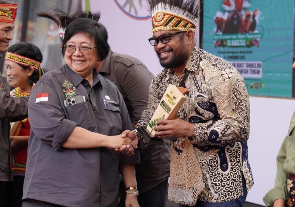 PT Pertamina RU VII Kasim menenrima Anugrah Konservasi Alam Oleh Mentri LHK