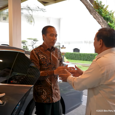 Momen Hangat! Presiden Prabowo Berbuka Puasa Bersama Joko Widodo di Istana