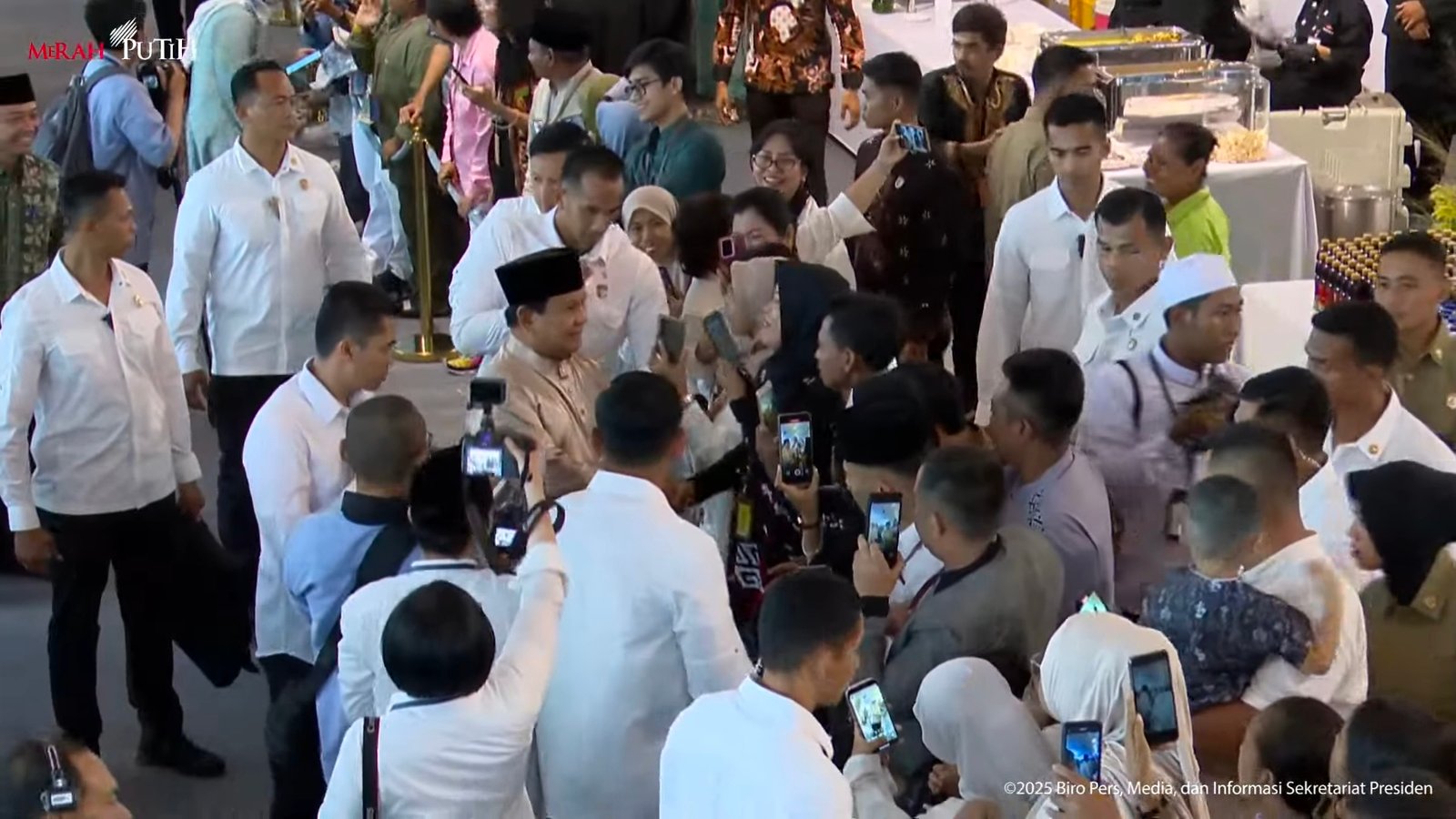 Ribuan Warga Serbu Istana Presiden! Gelar Griya Idulfitri Prabowo Banjir Haru dan Antusiasme
