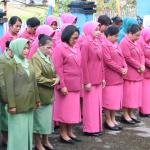 Peringati Hari Kartini ke-146, Kapolres Sorong Selatan dan Bhayangkari Tabur Bunga di TMP Tri Tjakrabuana