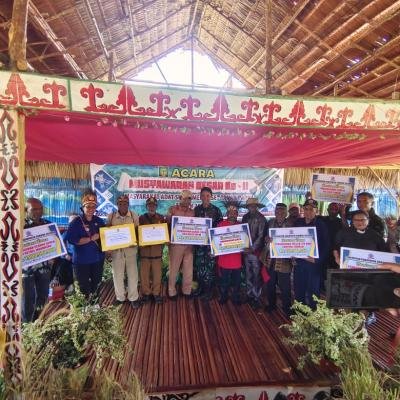 Bupati Sorsel Serahkan Bantuan Miliaran Rupiah untuk Rumah Ibadah di Wilayah Imekko