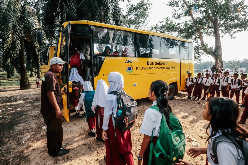 Sebelum sebelum Pandemi Covid 19 anak anak para karyawan menggunakan bus..