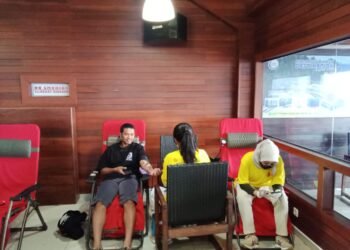 Berlangsungnya Kegiatan aksi donor darah Oleh PMI bersama Para Medis dan dokter Rumah Sakit Pertamina Sorong (Foto/drk.MataPapua)