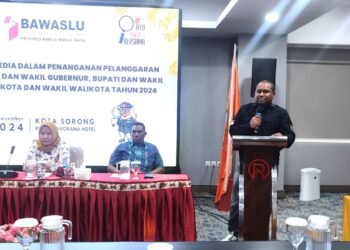 Ketua Bawaslu Papua Barat Daya Farli Sampetoding Rego beri sambutan