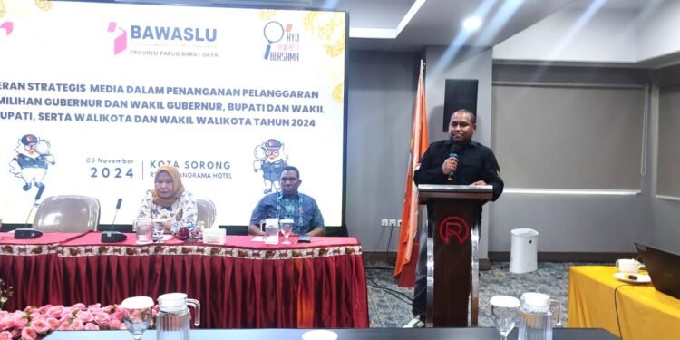 Ketua Bawaslu Papua Barat Daya Farli Sampetoding Rego beri sambutan