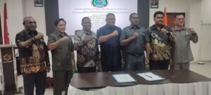 Para ketua Fraksi DPRP Papua Barat Daya usai tanda tangan penetapan