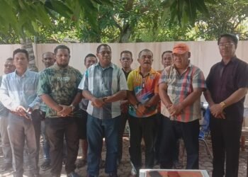 Tim pemenangan Calon Bupati dan Wakil Bupati Raja Ampat nomor urut 1, Orideko Iriano Burdam dan Mansyur Syahdan Mendeklarasikan kemenangan pada pilkada Kabupaten Raja Ampat.(Kamis 28/11/2024). Foto/drk. Matapapua)