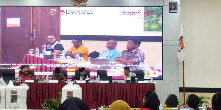 Saksi Paslon nomor urut 1, Jatir Yuda Marau berikan pandangan dan konsisten menolak hasil perhitungan perolehan suara Pilkada Kota Sorong 2024