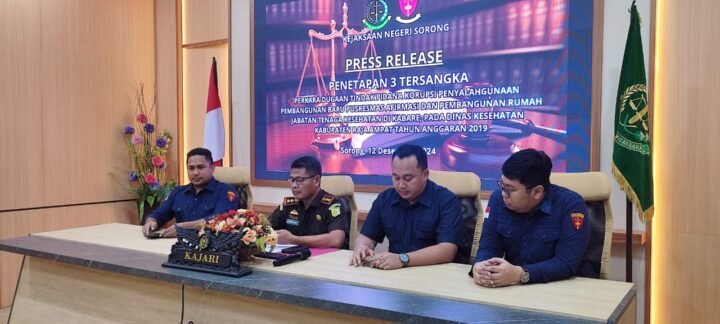 Kajari Sorong Makrun,S.H.,M.H berikan keterangan pers terkait kasus dugaan korupsi Pembangunan Puskesmas dan rumah nakes di Kabare Kabupaten Raja Ampat