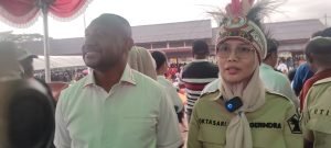 Ketua DPW Gerindra PBD Oktasari bersama Yan Permenas Mandenas beri keterangan pers.