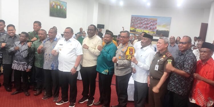 Rapat Desk Pilkada Pemprov PBD dan Forkopimda bersama 5 Pasang Bakal Calon Gubernur PBD