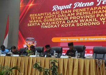 Ketua dan Anggota Komisioner KPU Kota Sorong Rapat Pleno Terbuka Rekapitulasi dan Penetapan DPT dalam Pemilihan Gubernur dan Wakil Gubernur Provinsi Papua Barat Daya serta Wali Kota dan Wakil Wali Kota Sorong 2024.