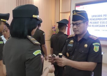 Pelantikan pejabat eselon IV dan V di Kejaksaan Negeri Sorong