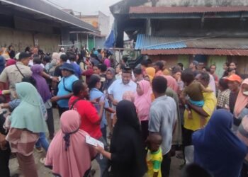 Pasangan 'ESA' disambut meriah warga Pasar Bersama Kelurahan Malabutor Kota Sorong